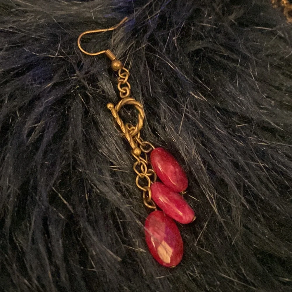 Handmade ruby dangle earrings - Picture 3 of 3
